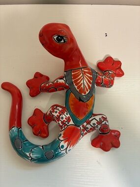 Talavera Large Wall Salamander- Paint Flaw